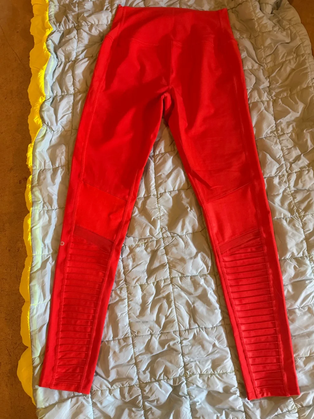Like new ALO Yoga Red Moto-Panel Leggings size medium